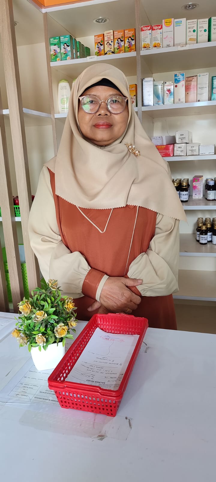 Guru Undang-Undang Kesehatan dan Farmakognosi